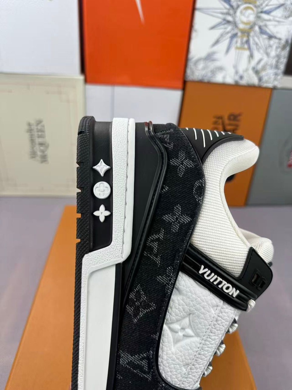 Louis Vuitton Black & White LV Arch Light Sneakers - Picture 7 of 9